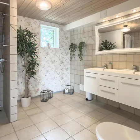 4 Bedroom Lovely In 埃贝尔托夫特