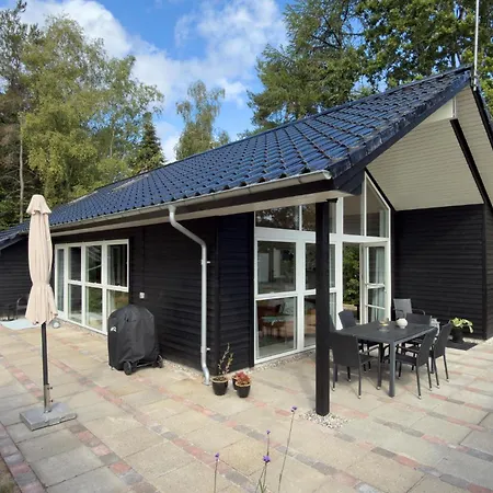 4 Bedroom Lovely In Feriehus